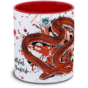 Pantherophis guttatus Pied Sided Bloodred Schlange von TK Tassen, detailreiche Nahaufnahme der bunt gefärbten Schlange