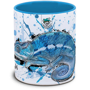 Furcifer pardalis Chamäleon auf Ast, lebendige Farben, detailreiches Tierbild, von TK Tassen, Tassenkasper.