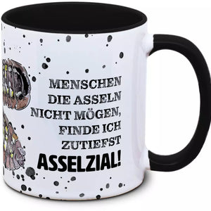 Assel-Tasse im Tassenkasper-Design von TK Tassen, detailed Illustration auf weißem Hintergrund, handgemalt, 3D-Druck.