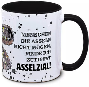 Assel-Tasse im Tassenkasper-Design von TK Tassen, detailed Illustration auf weißem Hintergrund, handgemalt, 3D-Druck.