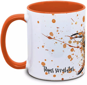 Blaue Tasse mit Tityus serrulatus Biene von TK Tassen, detaillierte Illustration auf weißem Hintergrund