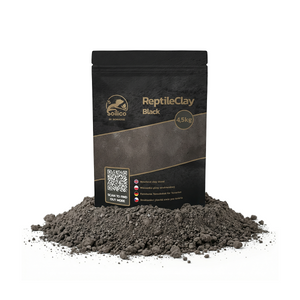 Schwarzes Lehmpulver ReptileClay BLACK von Soilico, feines Tonpulver für Reptilien und Terrarien.